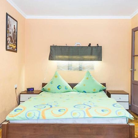 Apartment On Sobornyi Avenue 143 Near Intourist Hotel Zaporizhia 외부 사진